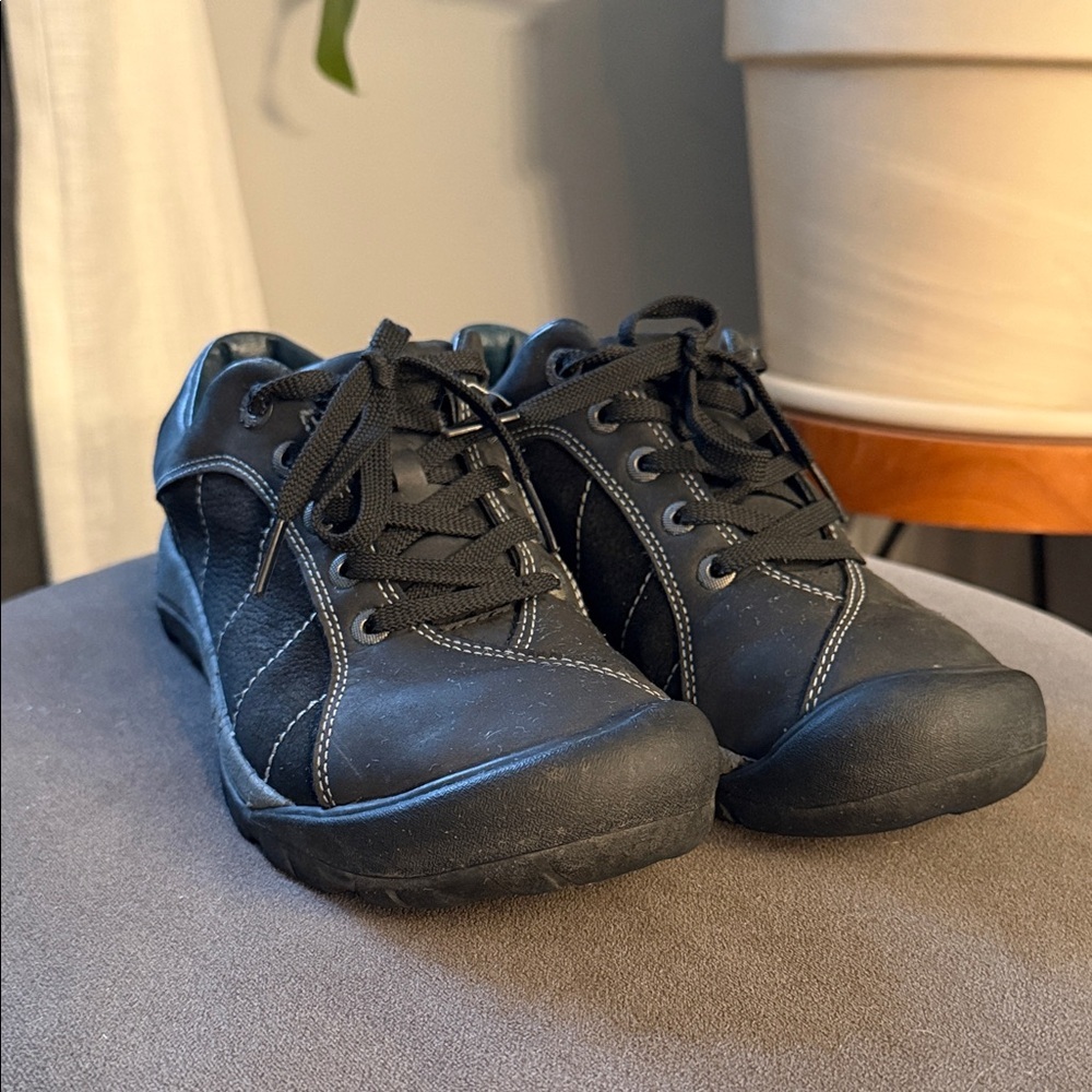 Keen Presido Womens 8 Black Leather Sneaker Hiking Outdoors Waterproof
